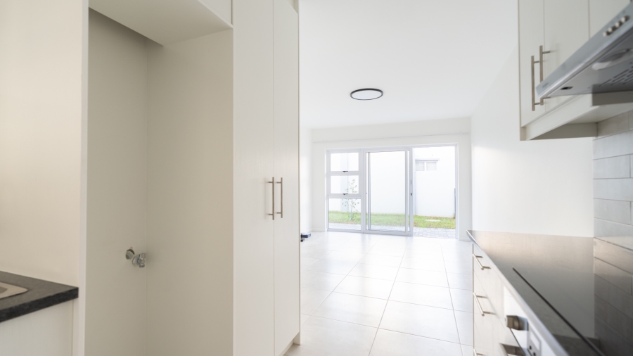 To Let 2 Bedroom Property for Rent in Honeydew Country Estate Western Cape